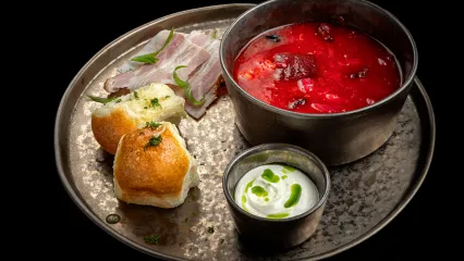 Борщ з печеною вишнею